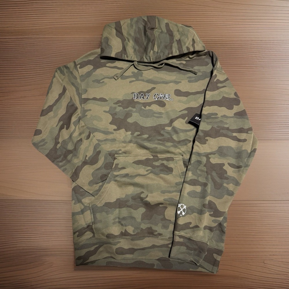 NEW Day One 312 "DAY ONE." Woodland Camo Hoodie - Size‎ Medium - NWT Streetwear